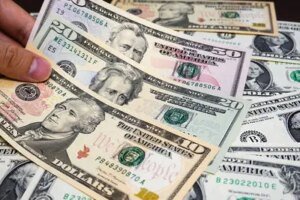 دلار آزاد همچنان صعودی/ دلار آزاد به 130 هزار تومان می‌رسد؟