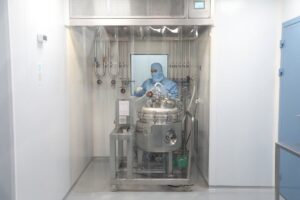 نقدینگی تولیدکننده دارو نزد شرکت بیمه دپو شده است؛ نقدی مواد می خریم دارو را چکی می فروشیم