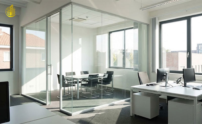 پارتیشن شیشه‌ای برای دفتر کار کوچک؛ بهترین مدل‌ها با کمترین هزینه