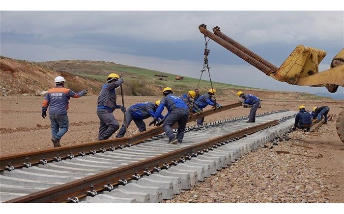 سردار رحمانی: ریل‌گذاری راه‌آهن ایرانشهر