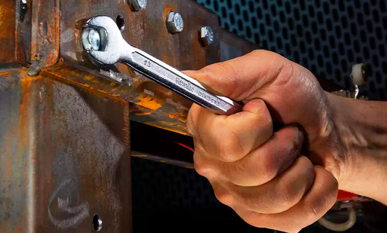 معرفی بهترین روش های باز کردن پیچ زنگ زده؛ چاره کار چیست؟