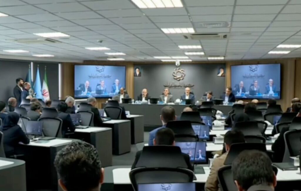 فرزین: سرمایه‌گذاران جدید ارزی مجاز به فروش ارز در تالار دوم مرکز مبادله هستند