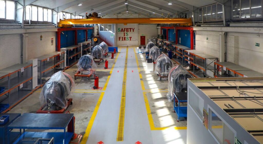 قشم ایر تحریم‌ها را شکست؛ کارگاه پیشرفته تعمیر موتور افتتاح شد