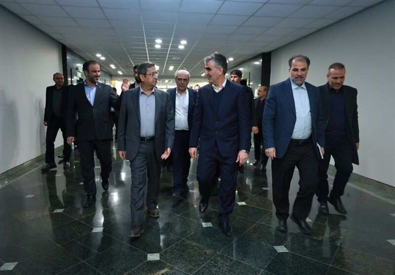 همتی وارد بانک مرکزی شد