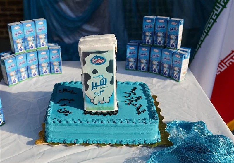 230 هزار دانش آموز شیر رایگان دریافت می کنند