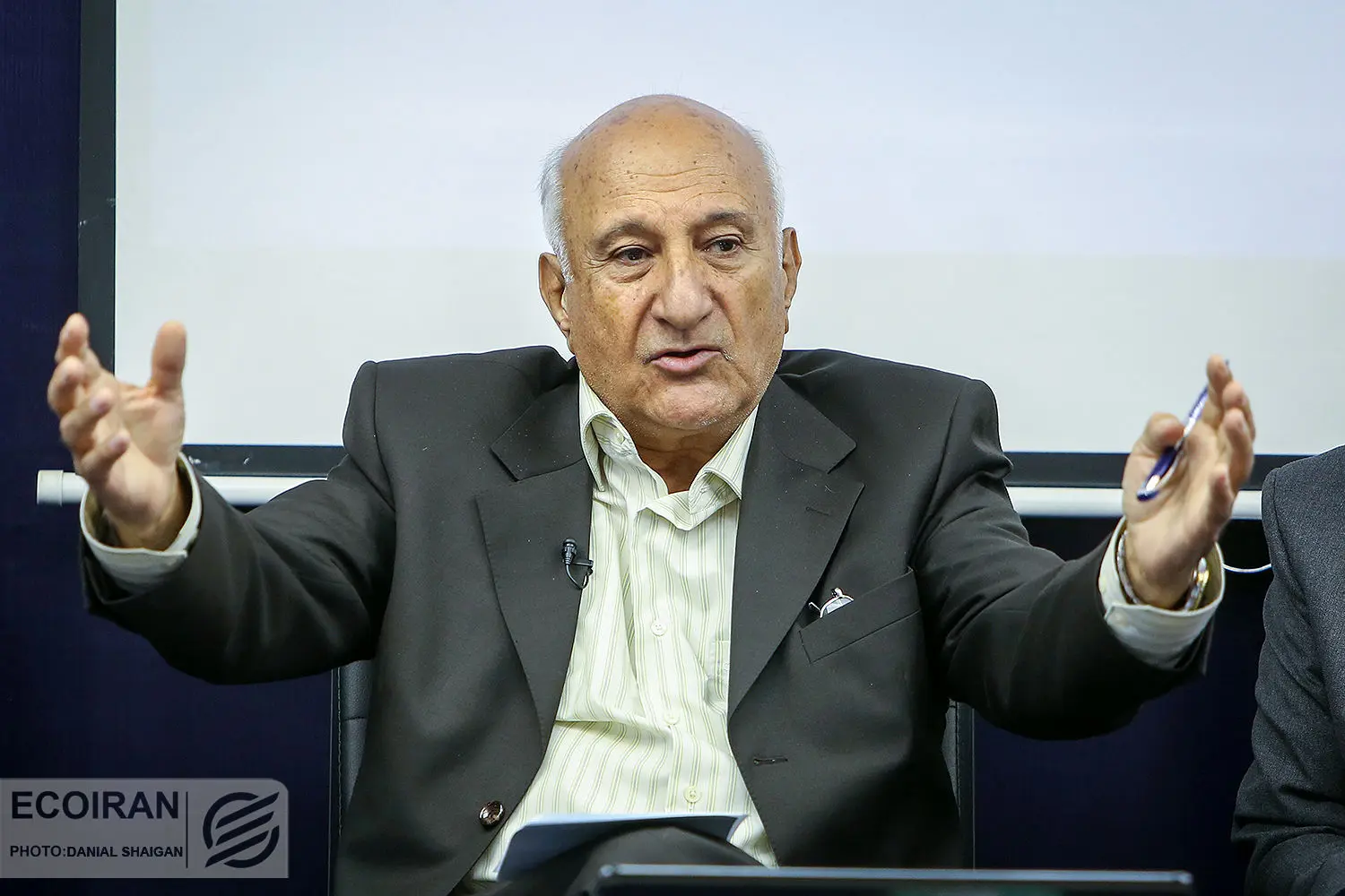 آیا نقل قول از اقتصاددانان منطقی است؟