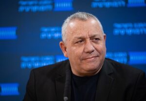 آیزنکوت: نهادهای امنیتی باید نتانیاهو را بازجویی کنند