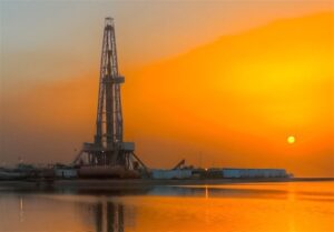 ادامه زمان برای توسعه بزرگترین میدان مشترک نفتی ایران/ چرا بانک ها تعلل می کنند؟