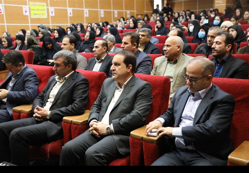 استاندار ایلام با تشکیل کمیته راهبری برای رفع موانع صنعت فرش قول مساعد داد.