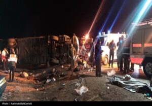 افزایش جراحات واژگونی اتوبوس در محور اصفهان - نطنز