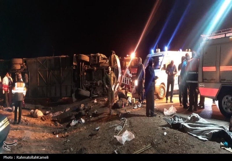 افزایش جراحات واژگونی اتوبوس در محور اصفهان - نطنز