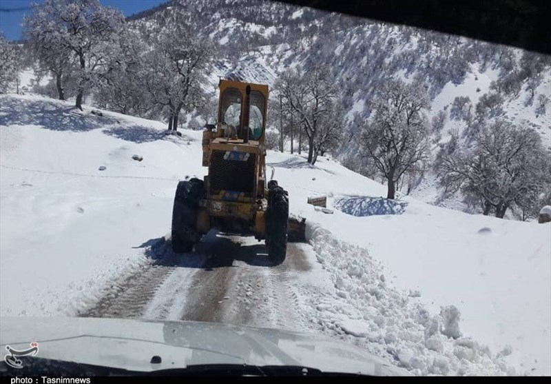 انجام بیش از 2000 کیلومتر عملیات برف روبی در محورهای مواصلاتی کرمانشاه