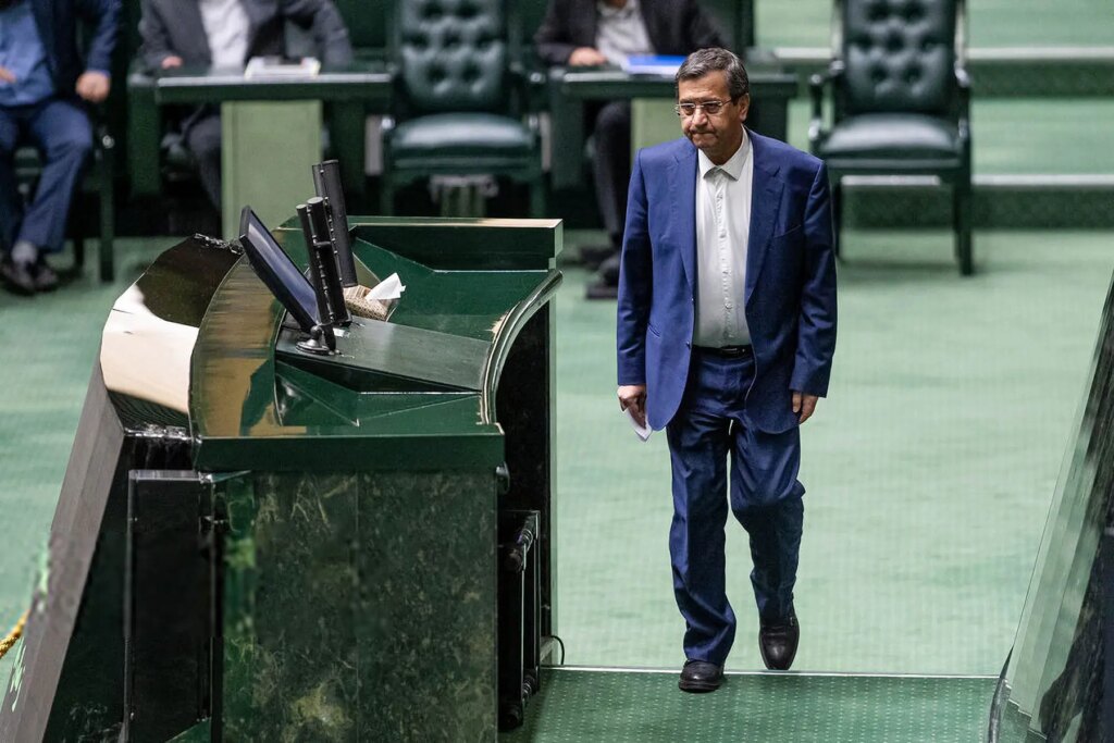 اولین اظهارات همتی پس از ریاست بانک مرکزی/ قول می دهم ثبات اقتصادی فراهم شود