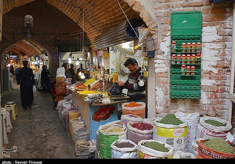 بازدید استاندار کردستان از بازار سنندج پس از مطالبه‌گری تسنیم