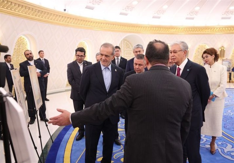 بازدید پزشکان از نمایشگاه اسناد تاریخی ایران درباره آسیای میانه