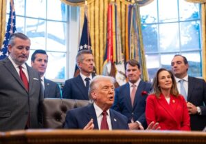ترامپ قانون لغو دائم تحریم های سوریه را امضا کرد