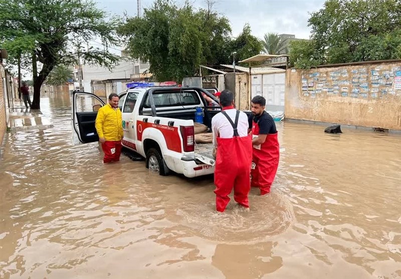تلاش نیروهای امدادی برای کمک به 2970 نفر در خوزستان