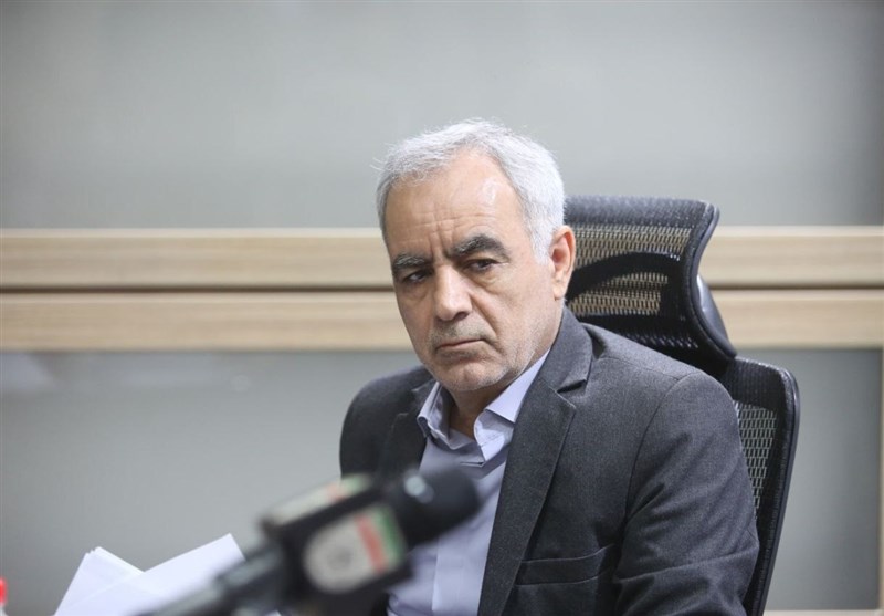 حاشیه دربی 106| جلوگیری از ورود مربیان بهاروند و تیم ملی به ورزشگاه/ سنگ پرانی هواداران ادامه دارد