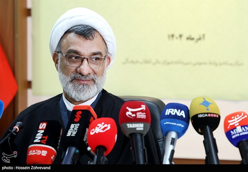 دبیر شورای عالی انقلاب فرهنگی: حکمرانی فرهنگ و علم با الگوی شبکه ای و با تکیه بر مردم محقق می شود.