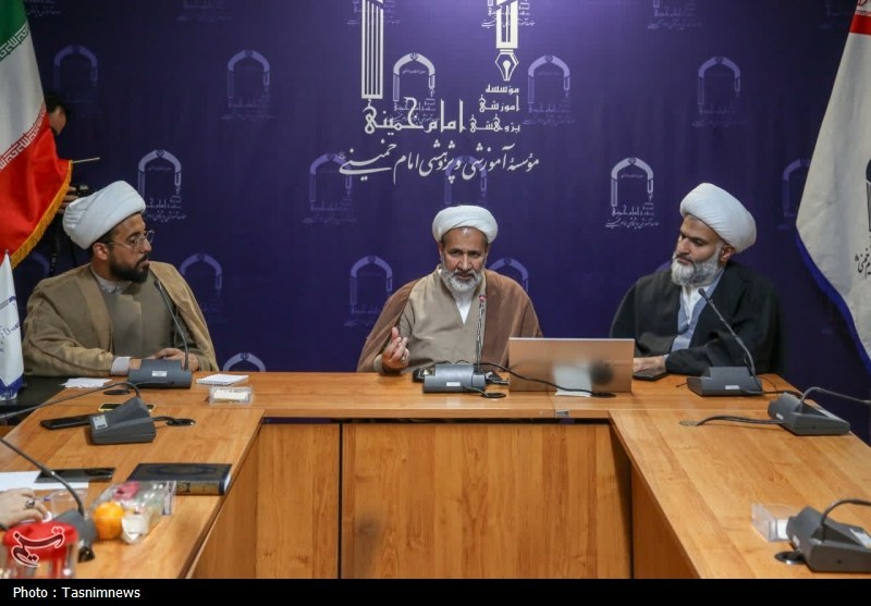 رهبری دینی چند گام جلوتر از نظام‌های مادی‌محور حرکت می‌کند