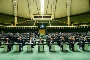 ریال و قرآن خواندن بودجه دولت را دشوارتر کرد