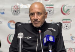 سرمربی تراکتورسازی: تساوی مقابل ما یعنی برد تیم ها/ بازیکنان ذوب آهن به دنبال اتلاف وقت بودند.