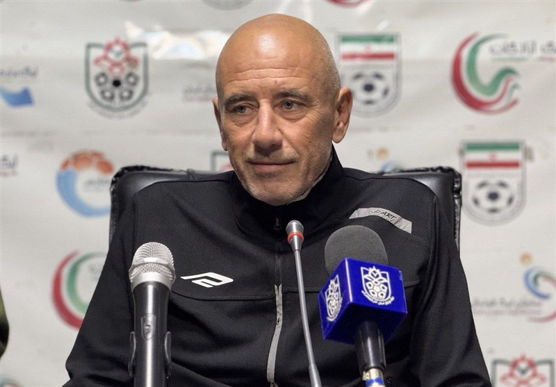 سرمربی تراکتورسازی: تساوی مقابل ما یعنی برد تیم ها/ بازیکنان ذوب آهن به دنبال اتلاف وقت بودند.