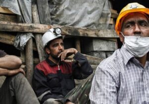 شبح بیکاری بر سر کارگران بدون قرارداد؛ ترس از آینده، سکوت در برابر بی عدالتی