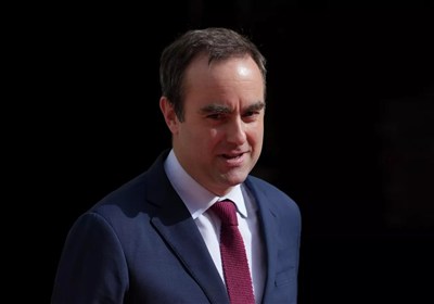 شرایط سخت نخست وزیر جدید فرانسه در پی شکست طرح بودجه در پارلمان