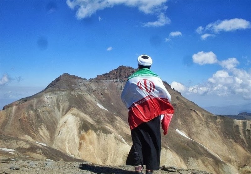 شور و نشاط شرکت 800 طلبه در مسابقات ورزشی حوزه علمیه قم