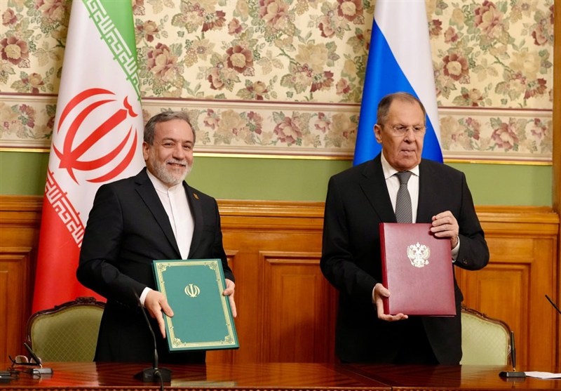 عراقچی و لاوروف برنامه رایزنی وزرای خارجه ایران و روسیه را امضا کردند