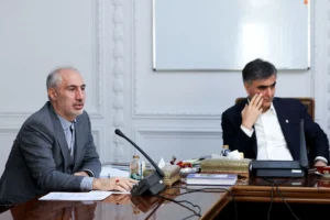 مالیات بر ارزش افزوده را افزایش دادیم تا فردی که کت و شلوار 50 میلیونی می خرد، 2 درصد به فقرا بدهد!