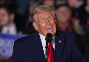 محبوبیت دونالد ترامپ همچنان در حال کاهش است