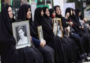 مراسم بزرگداشت روز تکریم مادران و همسران شهدا در باغ کتاب تهران برگزار می شود.