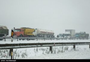 مسدود شدن موقت محور مهریز - میانکوه به دلیل بارش برف و یخبندان
