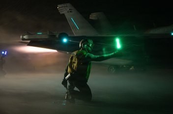 نیروی دریایی آمریکا پرواز جت های جنگنده F-18 در نزدیکی ونزوئلا را تایید کرد