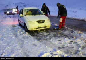 هلال احمر رضوی به 1000 نفر در برف و کولاک امداد رسانی کرد
