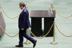 همتی رسماً رئیس بانک مرکزی شد/ 3 برنامه مهم همتی چیست؟