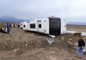 واژگونی 2 دستگاه اتوبوس در محور زاهدان - بم با 14 کشته و مجروح