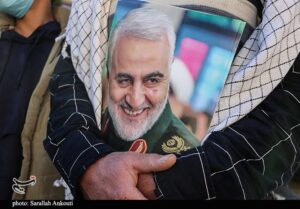 حاج قاسم در یک کلام روایت دلهای داغدار در گلزار شهدای کرمان