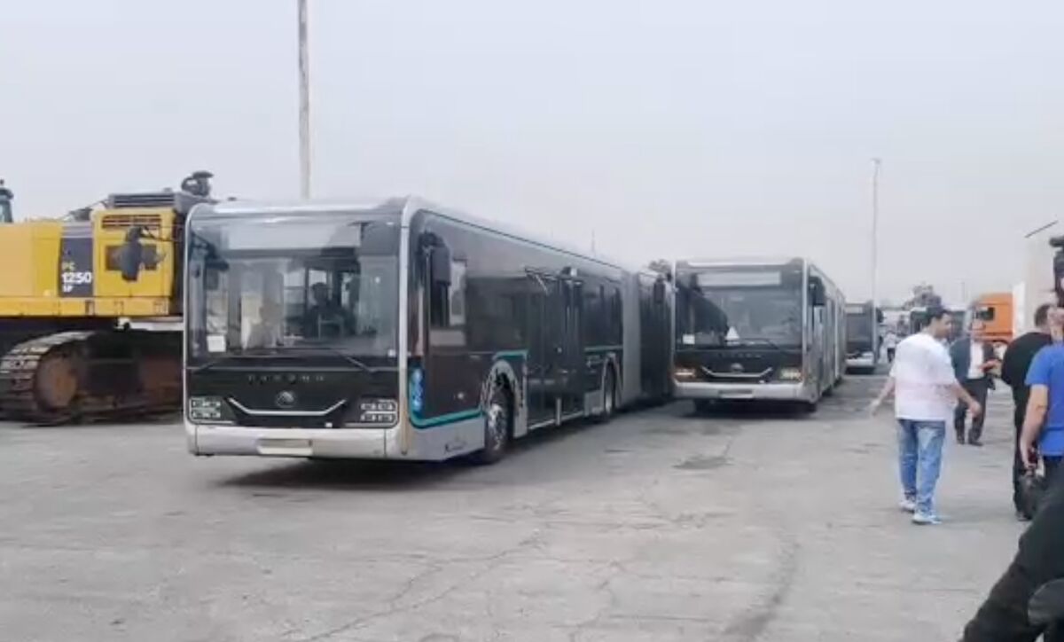 ترخیص صدها تاکسی، واگن قطار و اتوبوس برقی شهرداری تهران از گمرک شهید رجایی