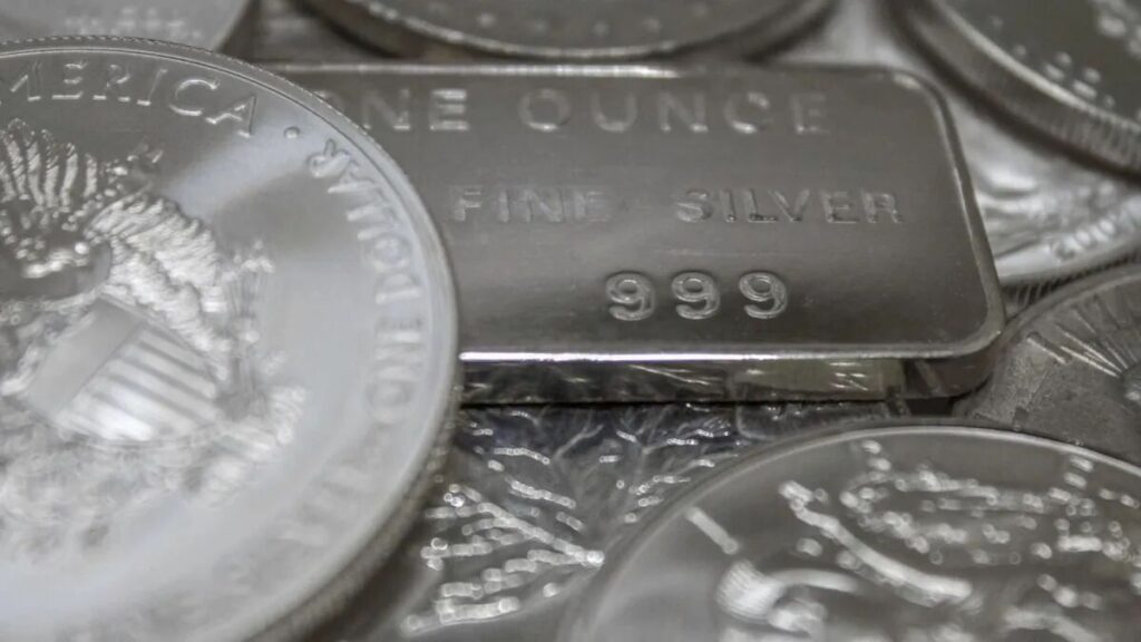 نقره در اوج قیمت؛ چرا فروشش سخت است؟