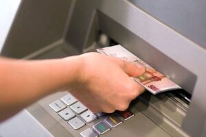 از خرید ماشین تا خرید لباس؛ چگونه ارزش واقعی عید در سال 1405 کاهش یافت