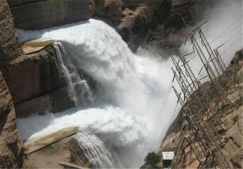 سد «تنگ‌حمام» در کرمانشاه سرریز شد