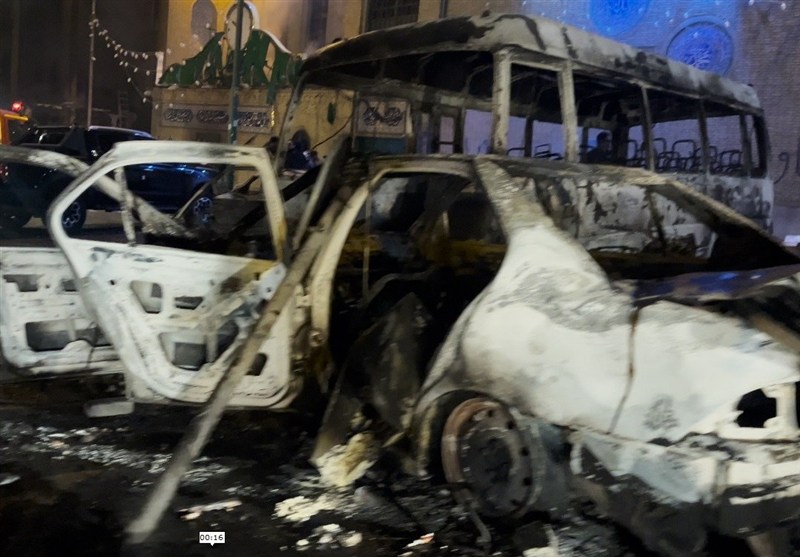 صحنه‌های آزاردهنده از سوزاندن خودروهای افراد عادی توسط تروریست‌ها