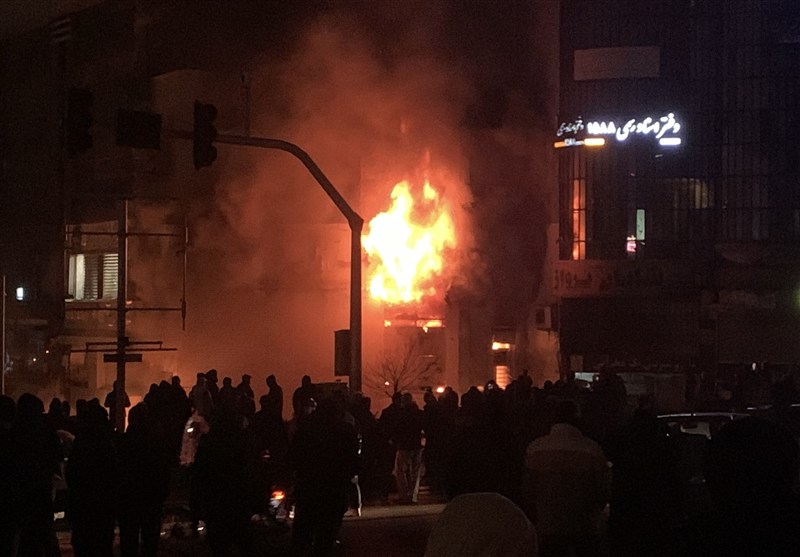 فیلم حمله وحشیانه به دو نفر از نیروهای حافظ امنیت