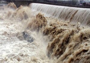 صدور هشدار نارنجی طوفان و موجهای 5.6 متری در شمال