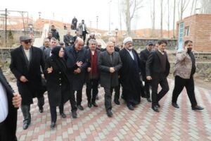 وزیر میراث فرهنگی یک و نیم همت به توسعه گردشگری اردبیل اختصاص داد