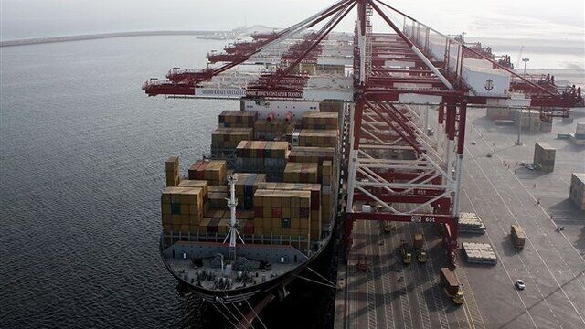 واردات از ۹۴.۷ میلیارد دلار به ۹۳.۴ میلیارد دلار رسید| رشد ۷ درصدی صادرات