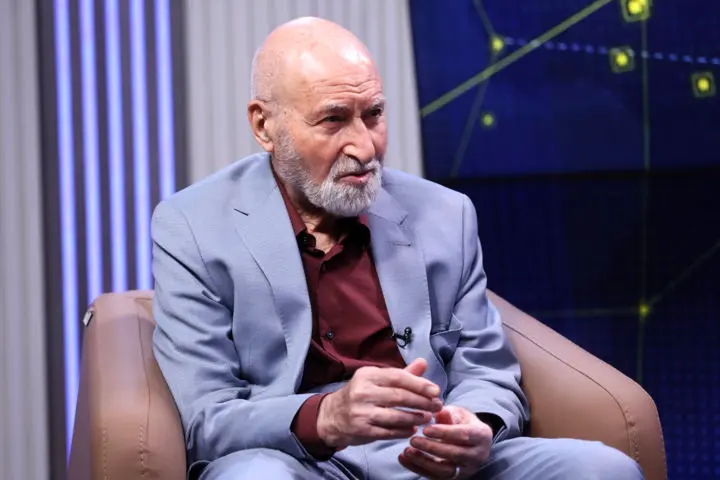 Behind the curtain of coupon distribution in the 60s, according to Behzad Nabawi/ Shahid Rajaei, he came to our office and said that they offered me the prime ministership; We both laughed